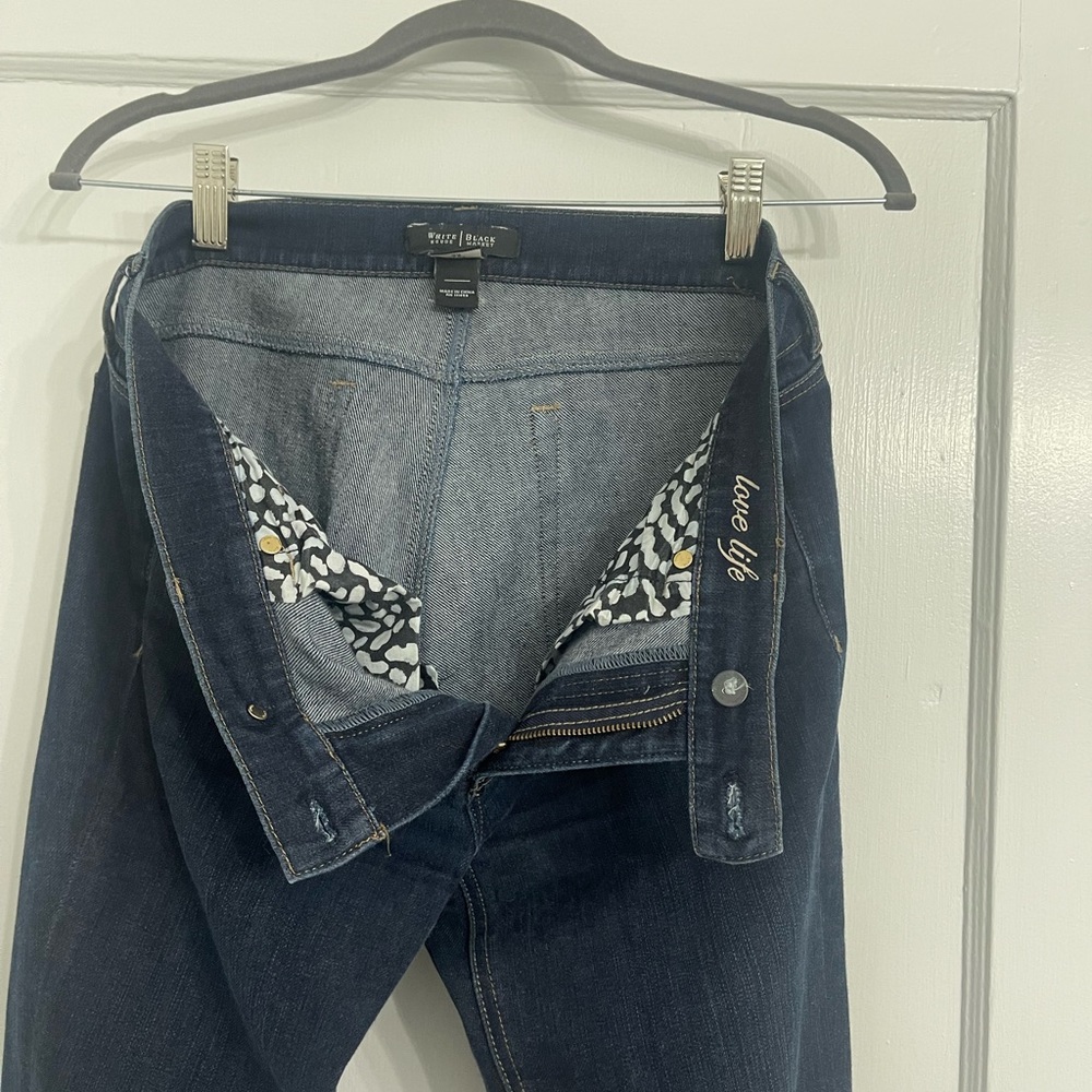Great blue jeans!  Perfect fit for size 8R.